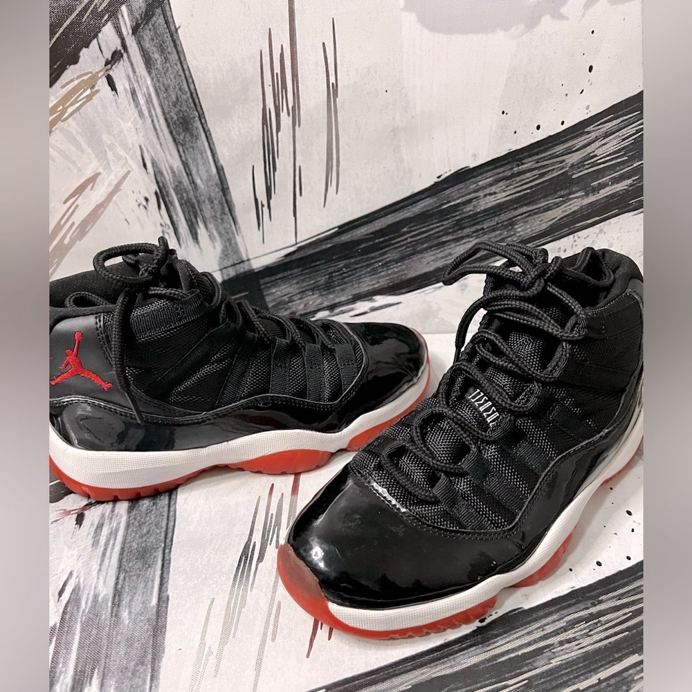 Bread 11’s Air Jordan Black and Red. New barley worn! In perfect condition!